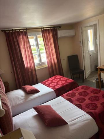 Logis Hotel De La Tour Masseret Exteriér fotografie